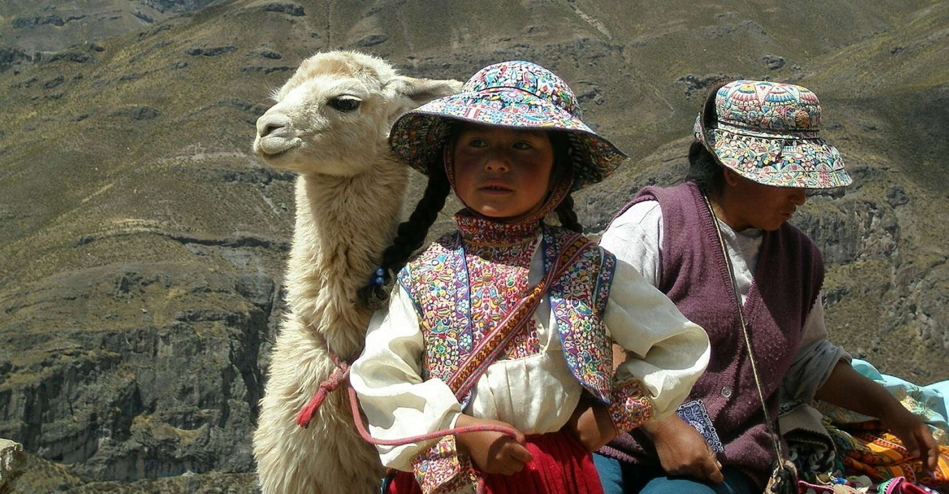 Andien Kiertomatka - Peru laama tyttö