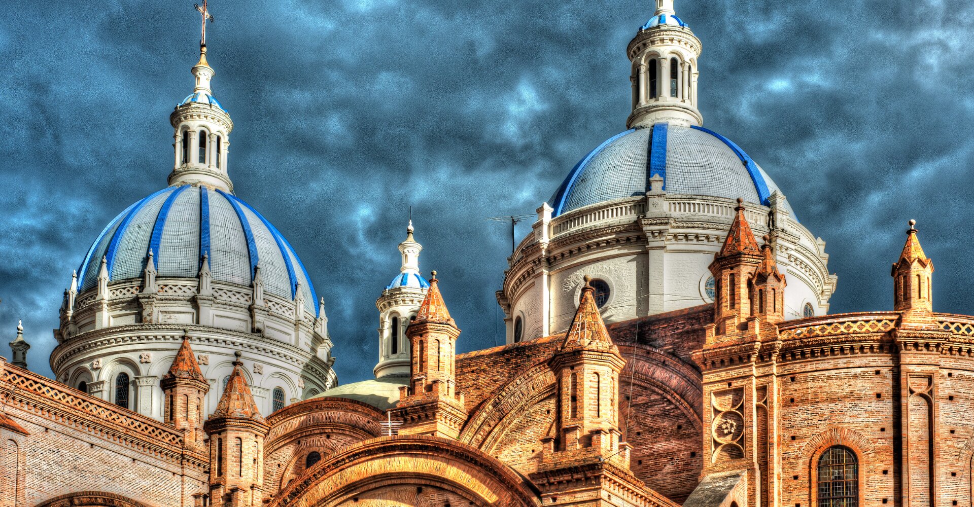 Ecuador-matkat-Cuenca-katedraali