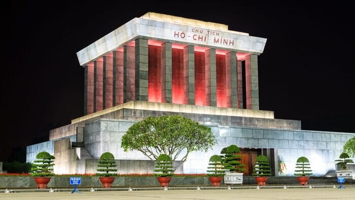 Vietnam matkat hanoi hcm mausoleumi