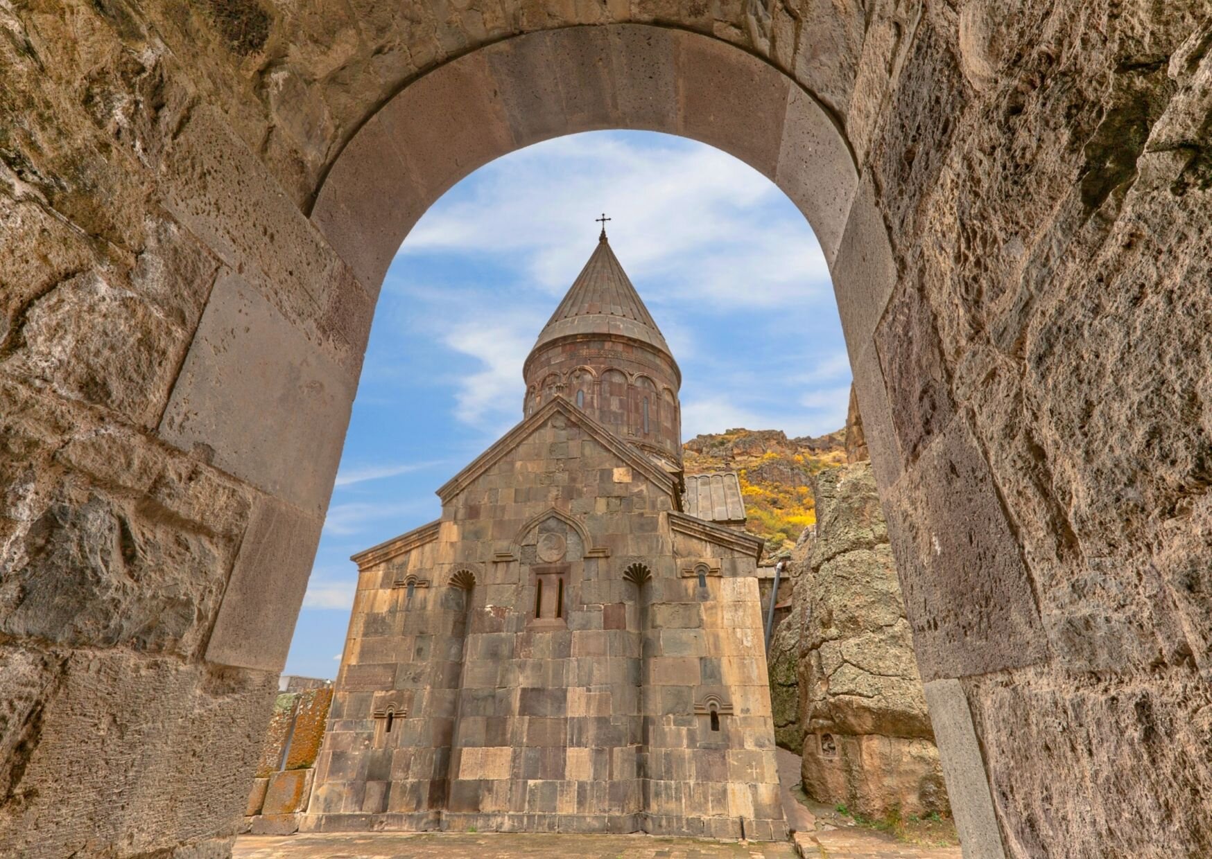 geghard-luostari